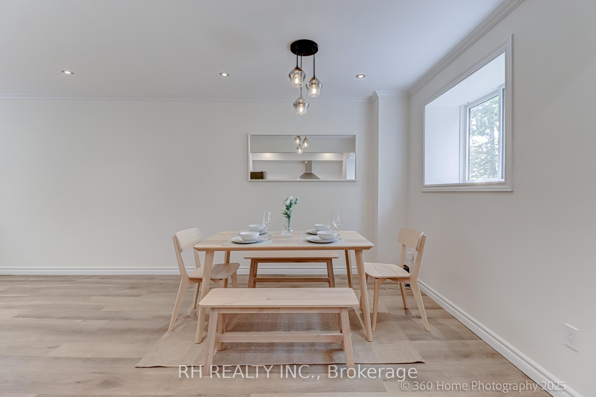 4 Bedrooms Condo at 25 Collinsgrove, Toronto For sale