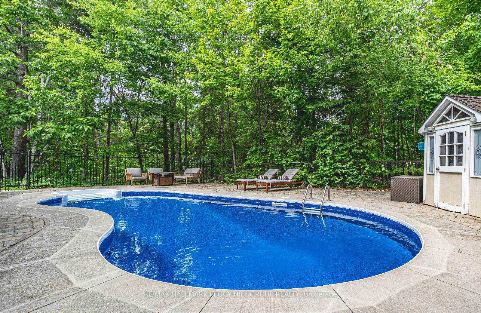 24 Willow Bay Drive, Springwater, ON L9X 0R2