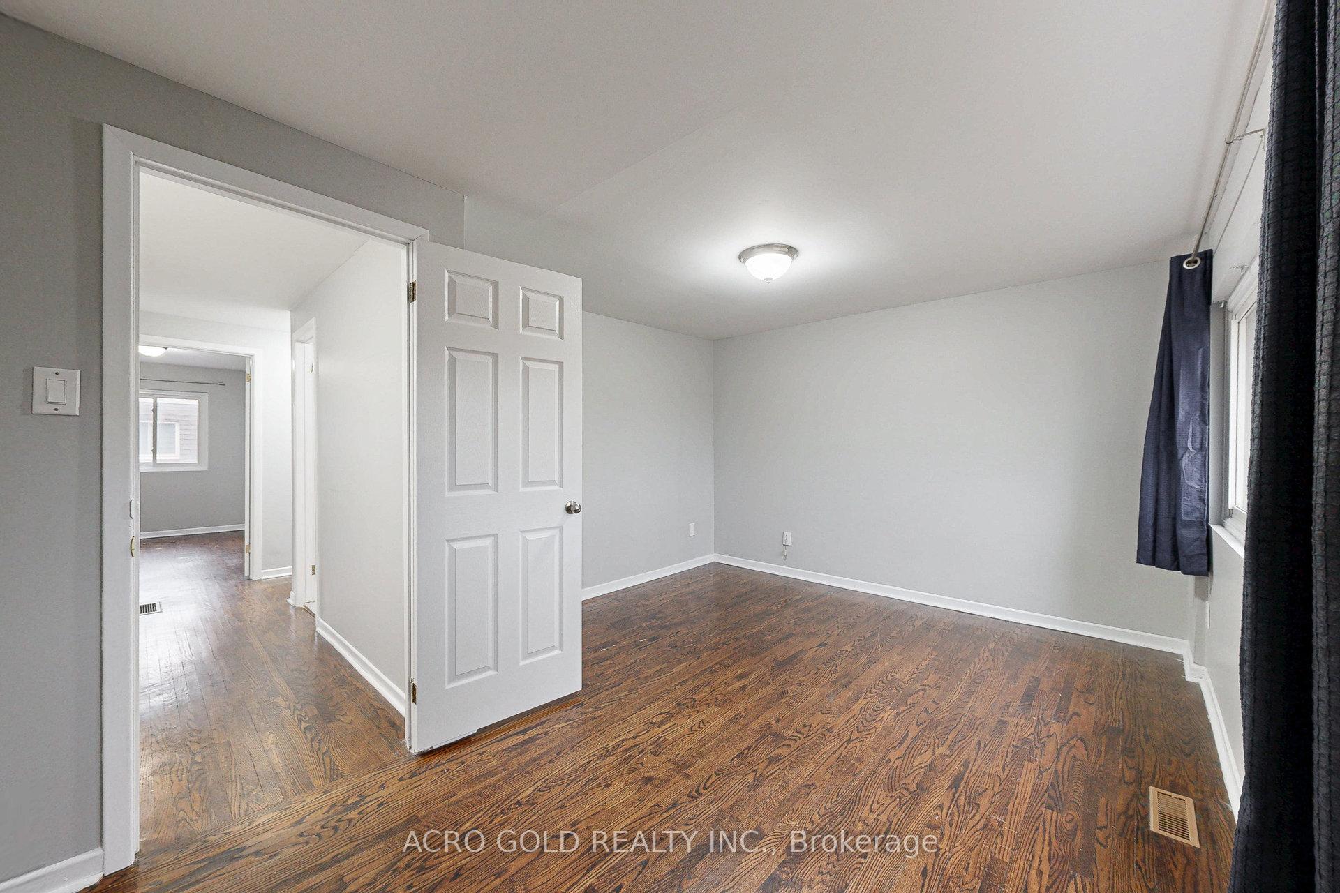 4 Bedrooms Condo at 441 Military,  Toronto For sale