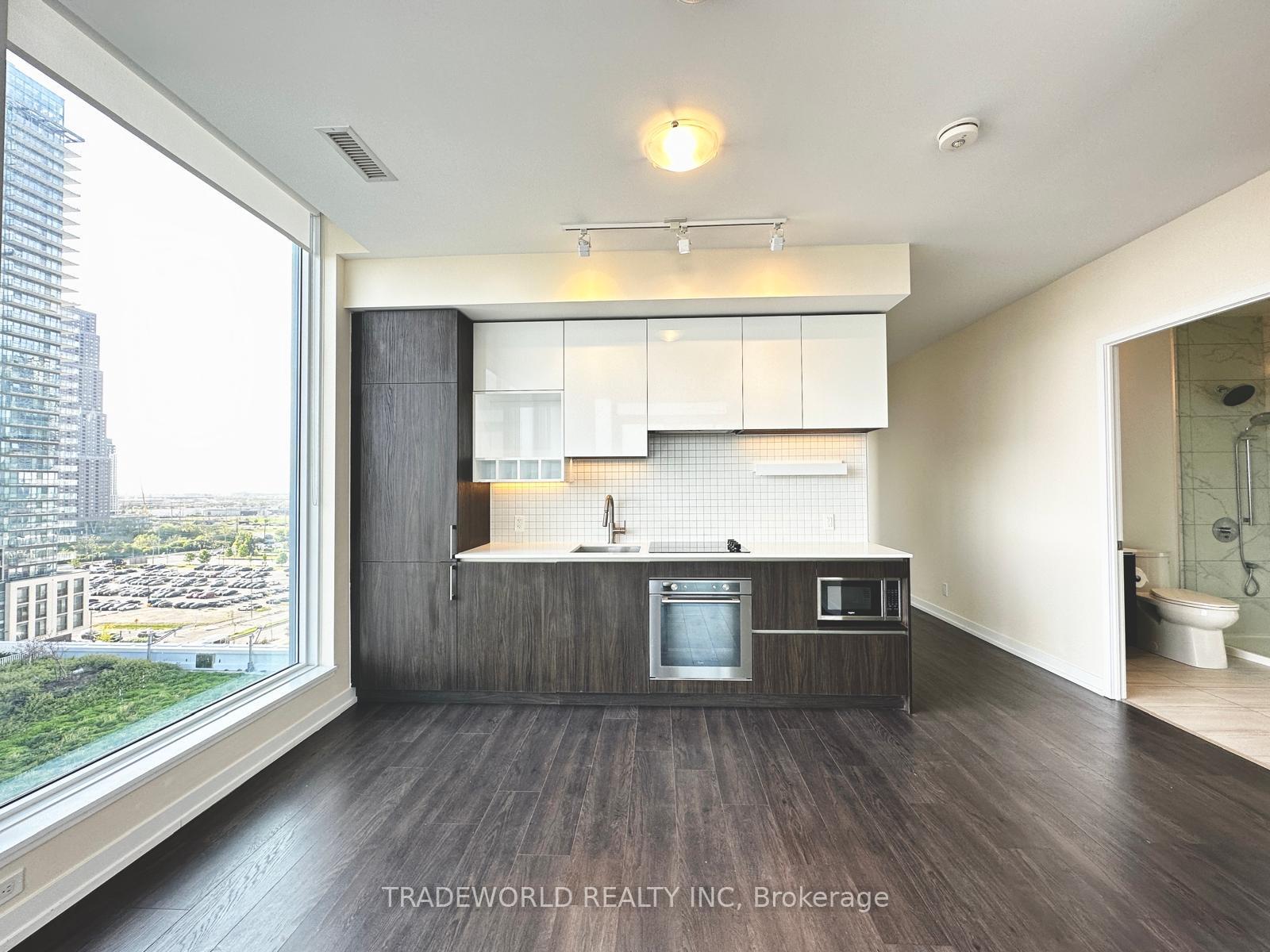 3 Bedrooms Condo at 898 Portage, Vaughan For sale