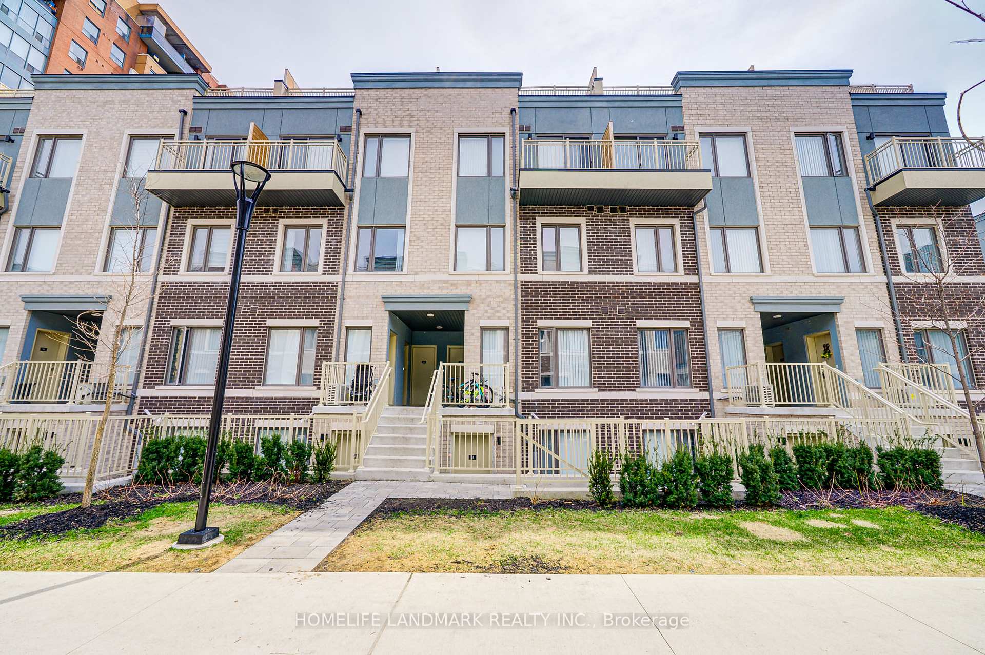 2 Bedrooms Condo at 5 William Jackson, Toronto For sale