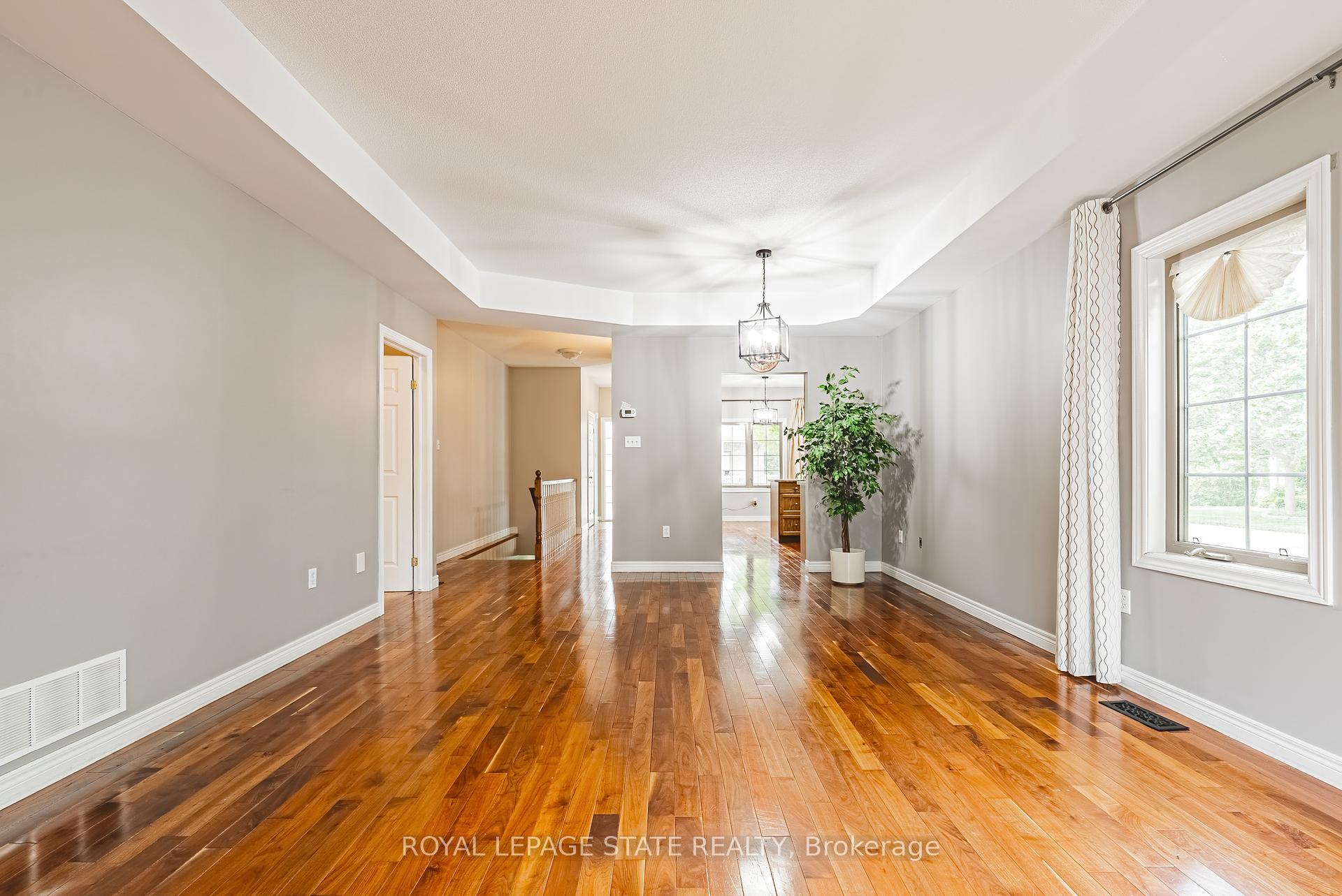 2 Bedrooms Condo at 130 Southbrook, Hamilton For sale