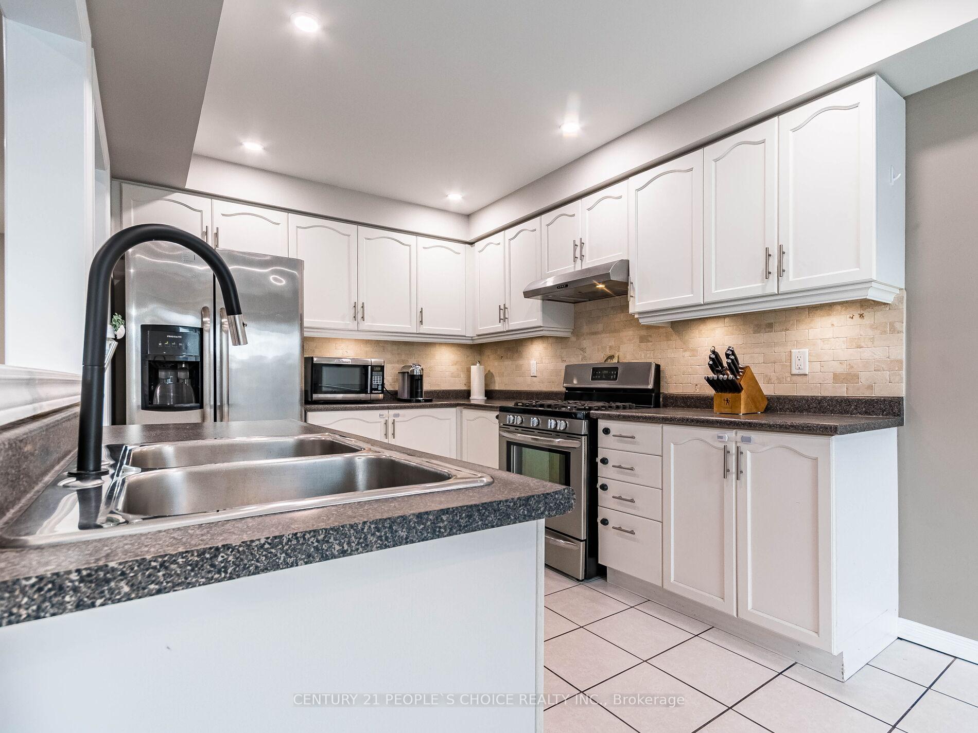 3 Bedrooms Condo at 485 Green,  Hamilton For sale