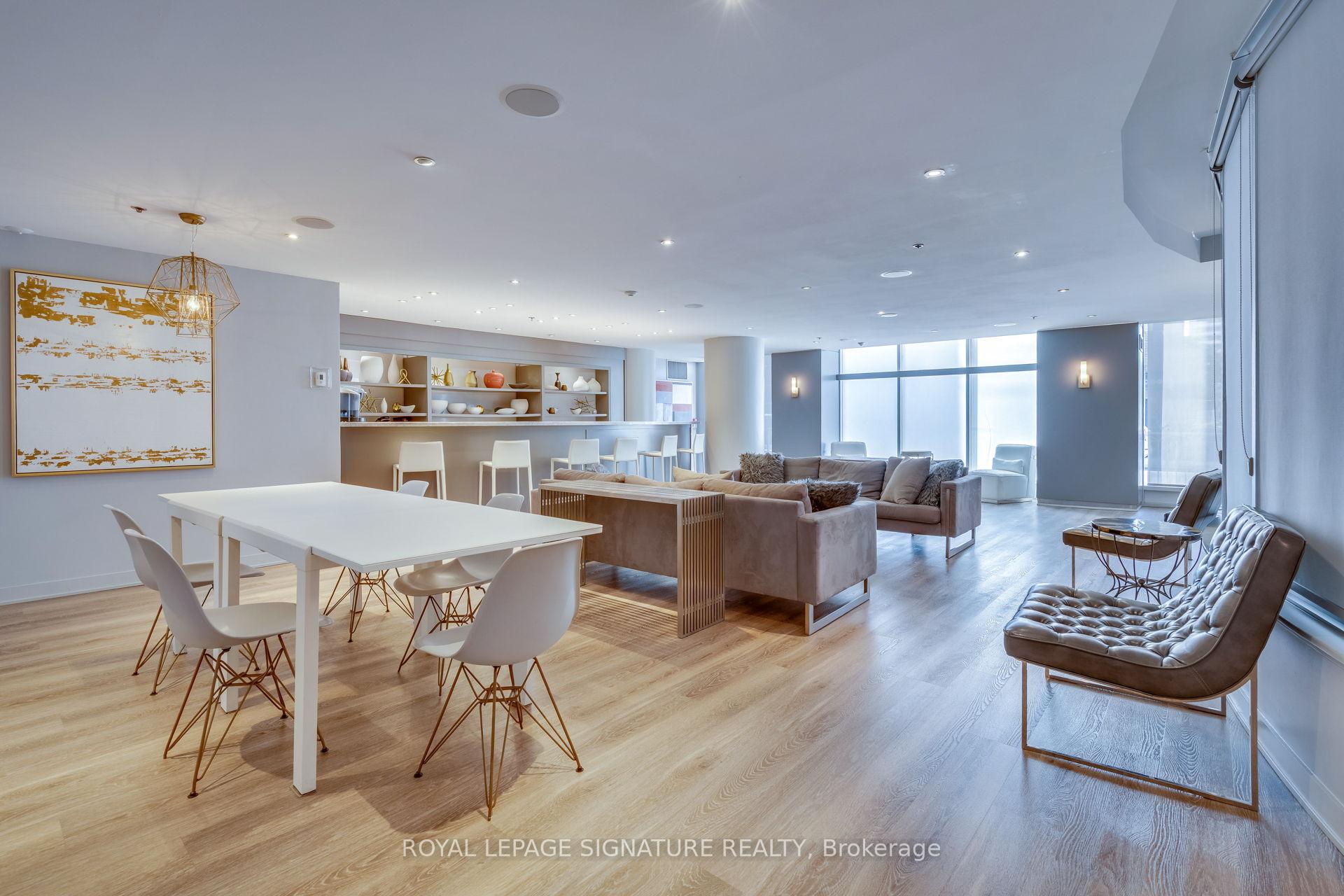 2 Bedrooms Condo at 323 Richmond, Toronto For sale