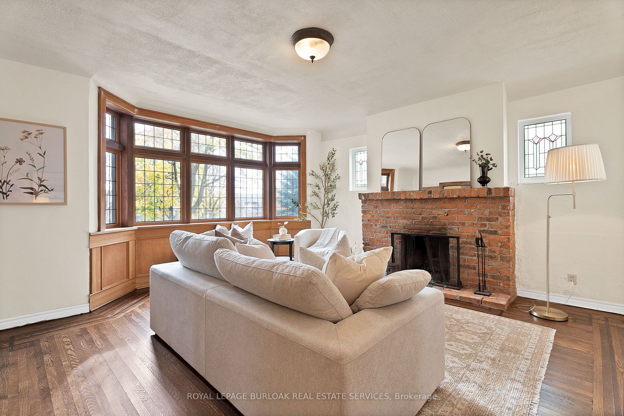 295 Plains Road W