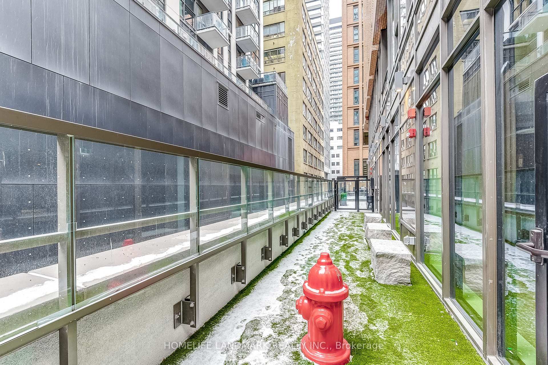 3 Bedrooms Condo at 28 Widmer 3429,  Toronto For sale
