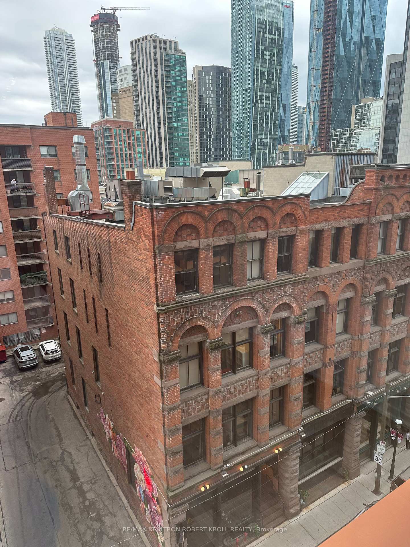 2 Bedrooms Condo at 60 Colborne, Toronto For sale