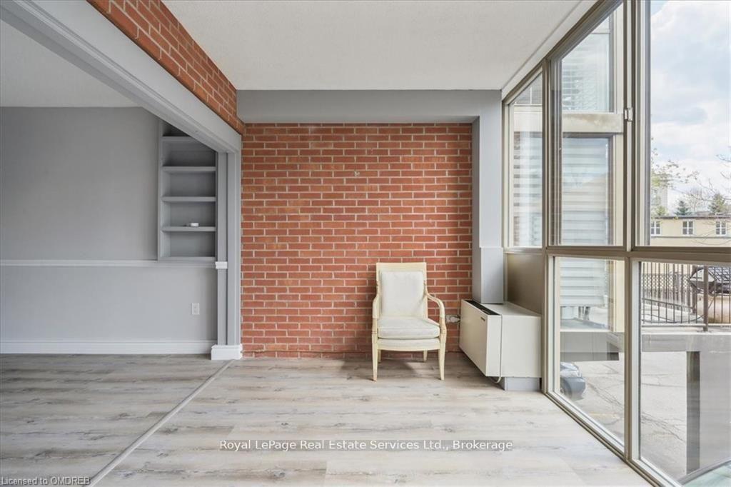 2 Bedrooms Condo at 162 REYNOLDS,  Oakville For sale