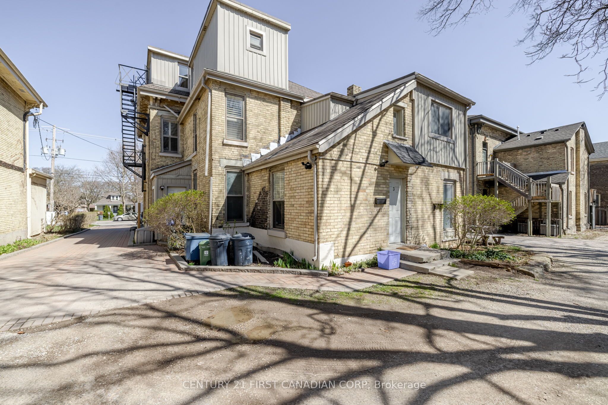 359 Princess Avenue