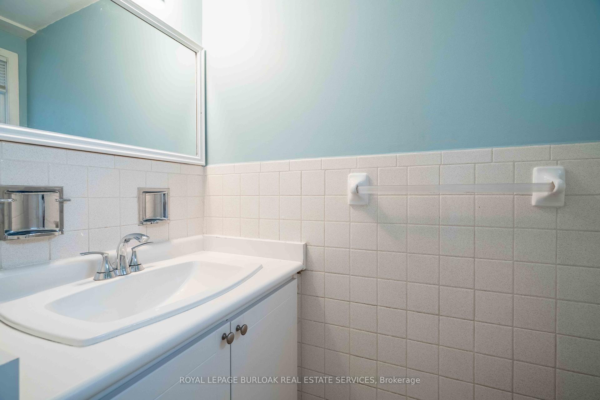 4 Bedrooms Condo at 117 Bonaventure, Hamilton For sale
