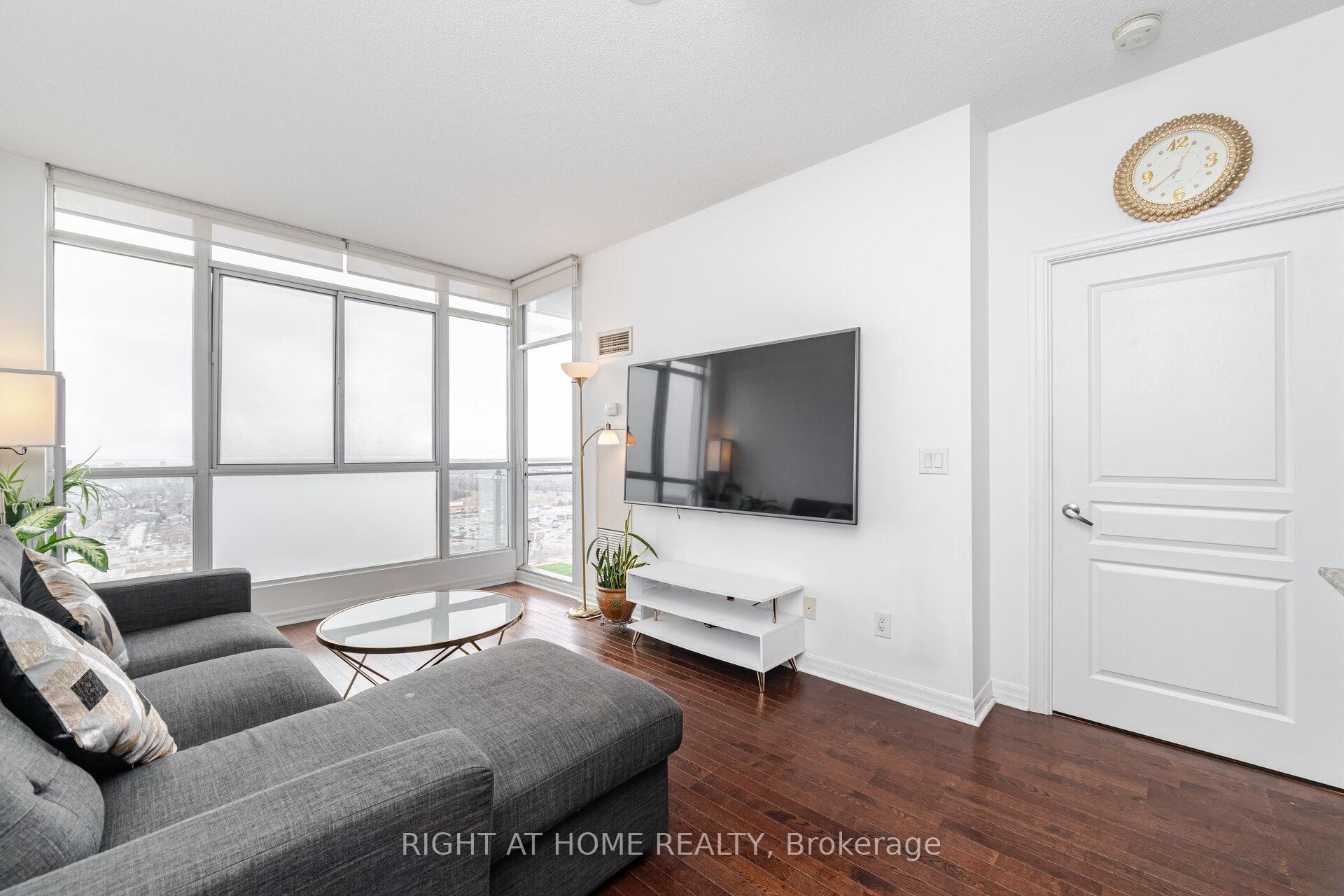 2 Bedrooms Condo at 225 Webb, Mississauga For sale