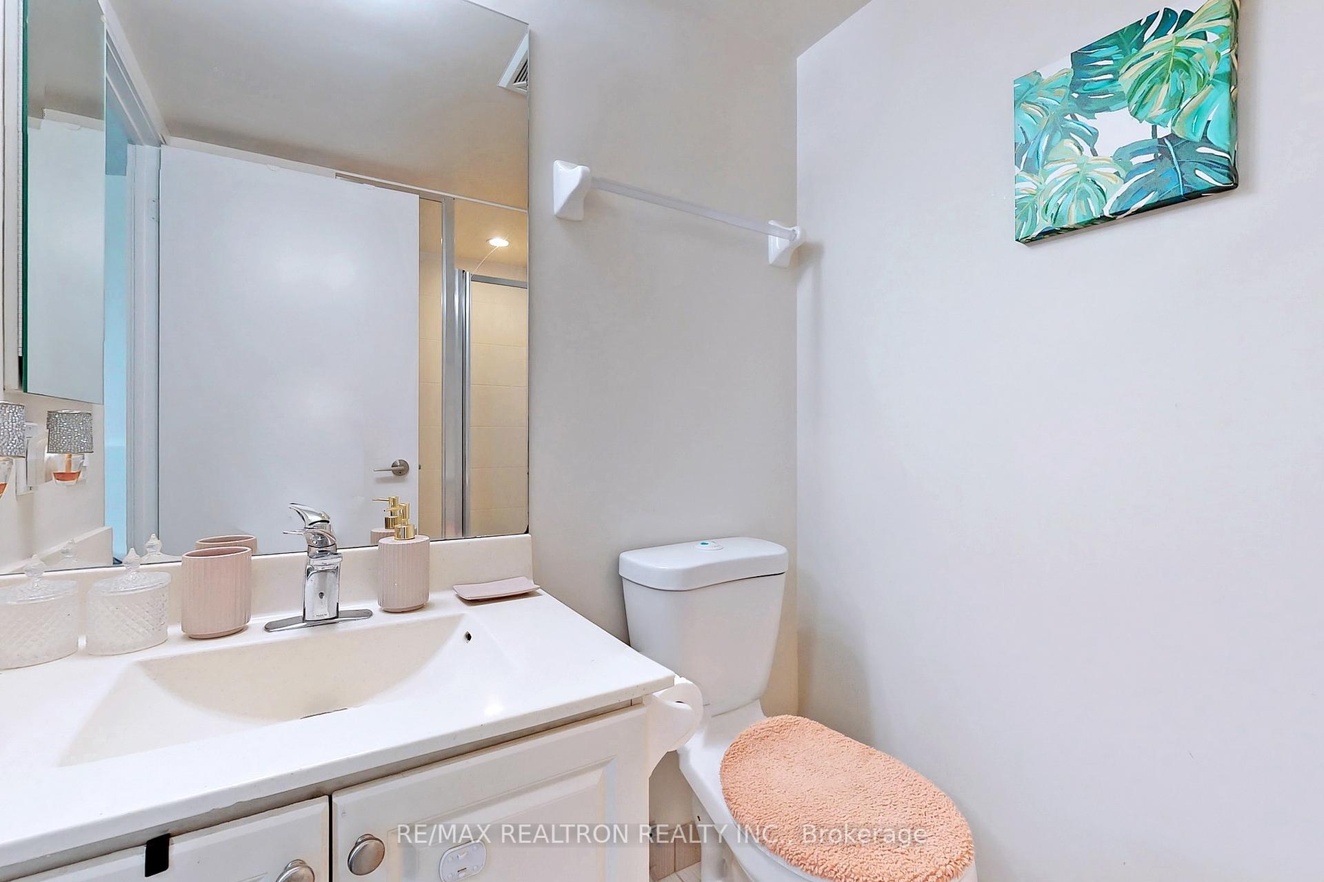 2 Bedrooms Condo at 125 Village Green, Toronto For sale