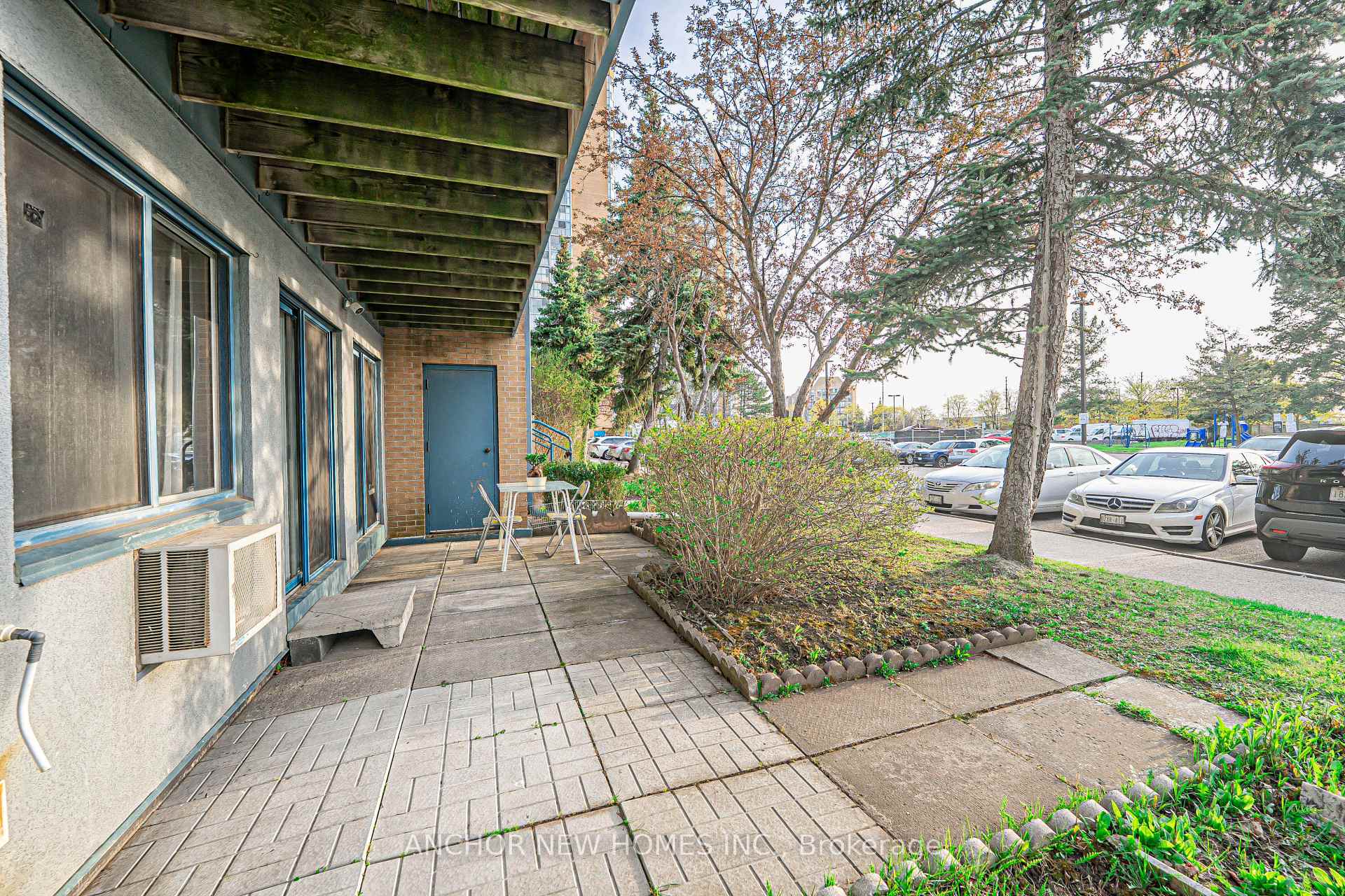 2 Bedrooms Condo at 65 Trailwood,  Mississauga For sale