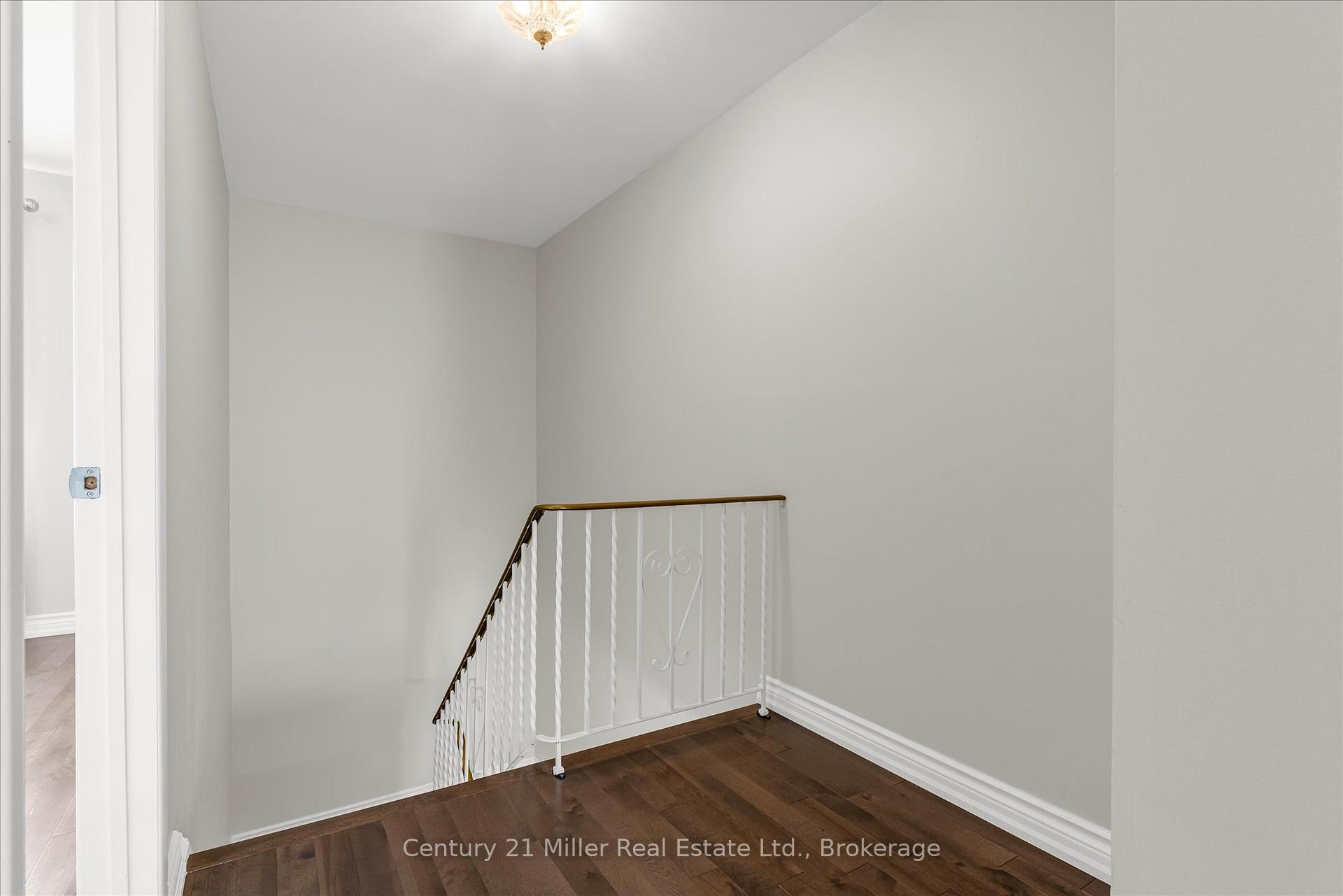 3 Bedrooms Condo at 1531 Westminster, Burlington For sale