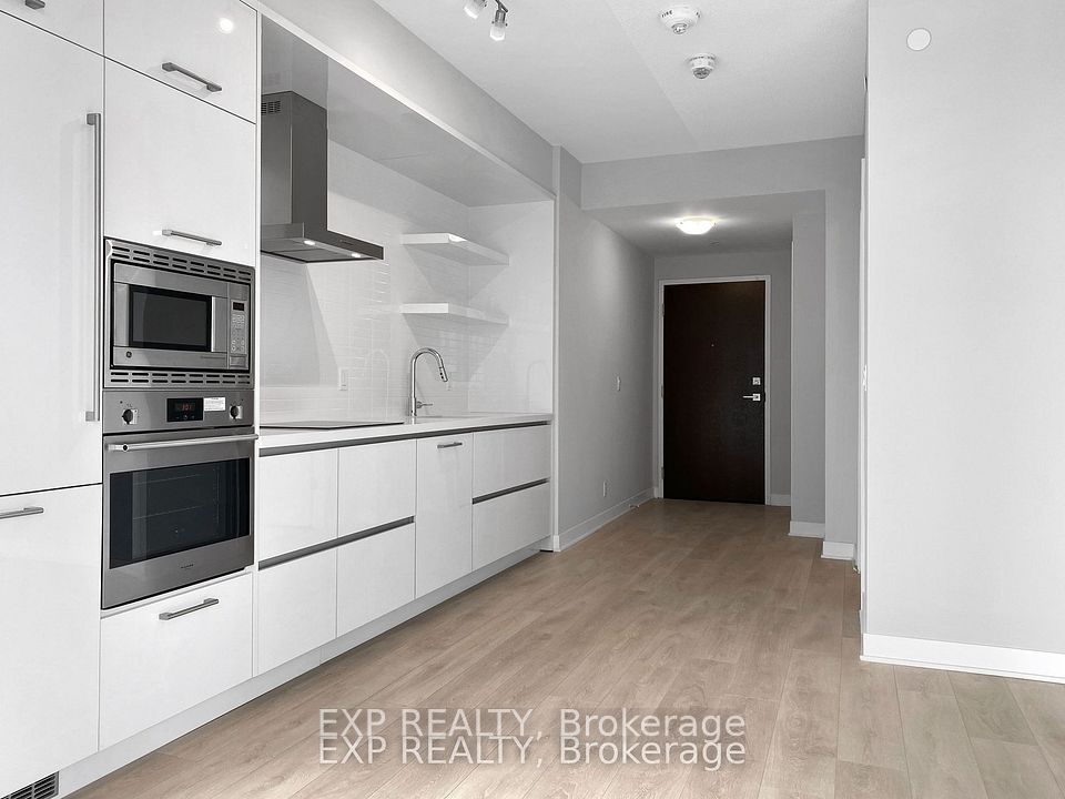 2221 Yonge