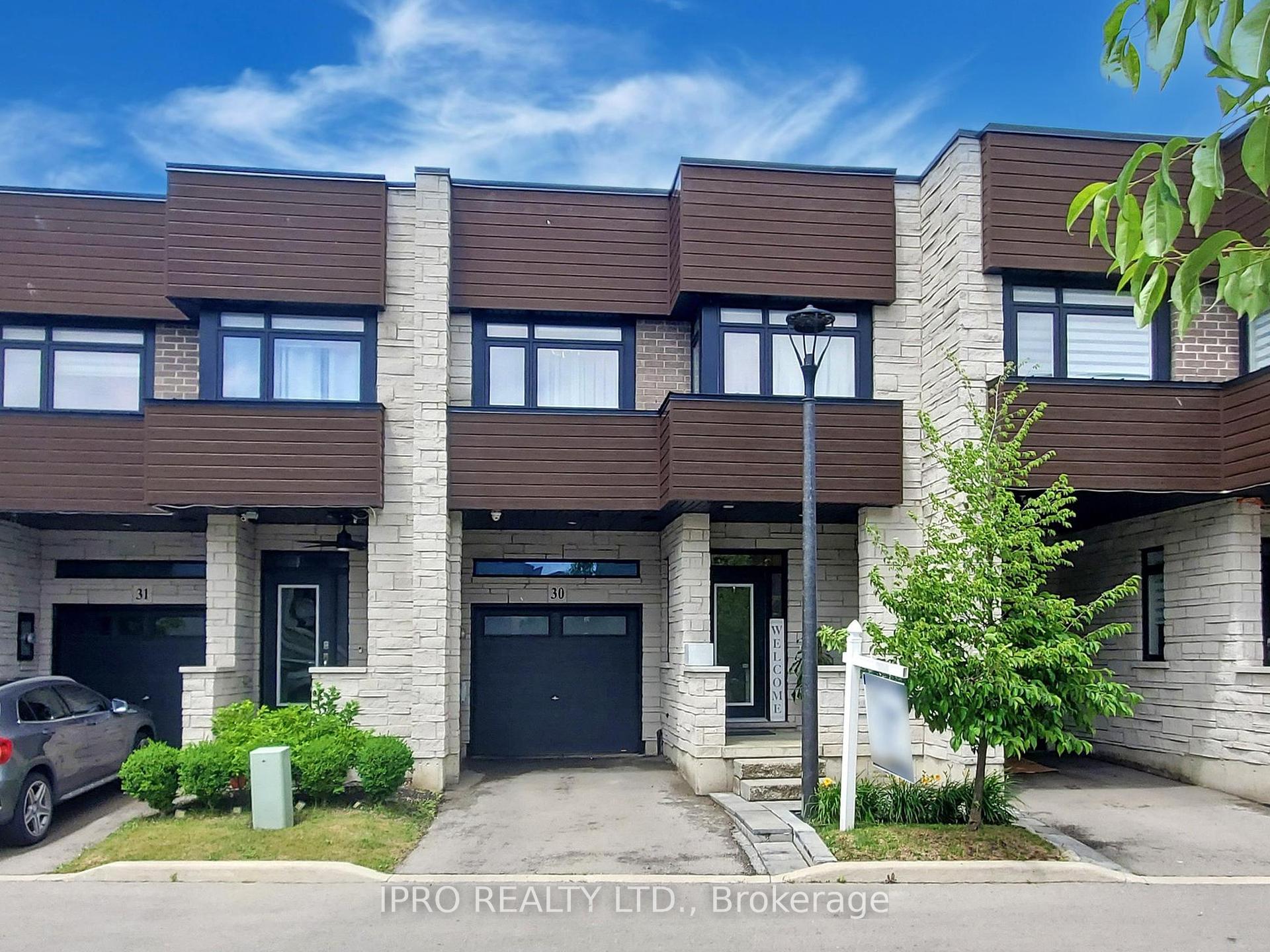 3 Bedrooms Condo at 35 Midhurst, Hamilton For sale