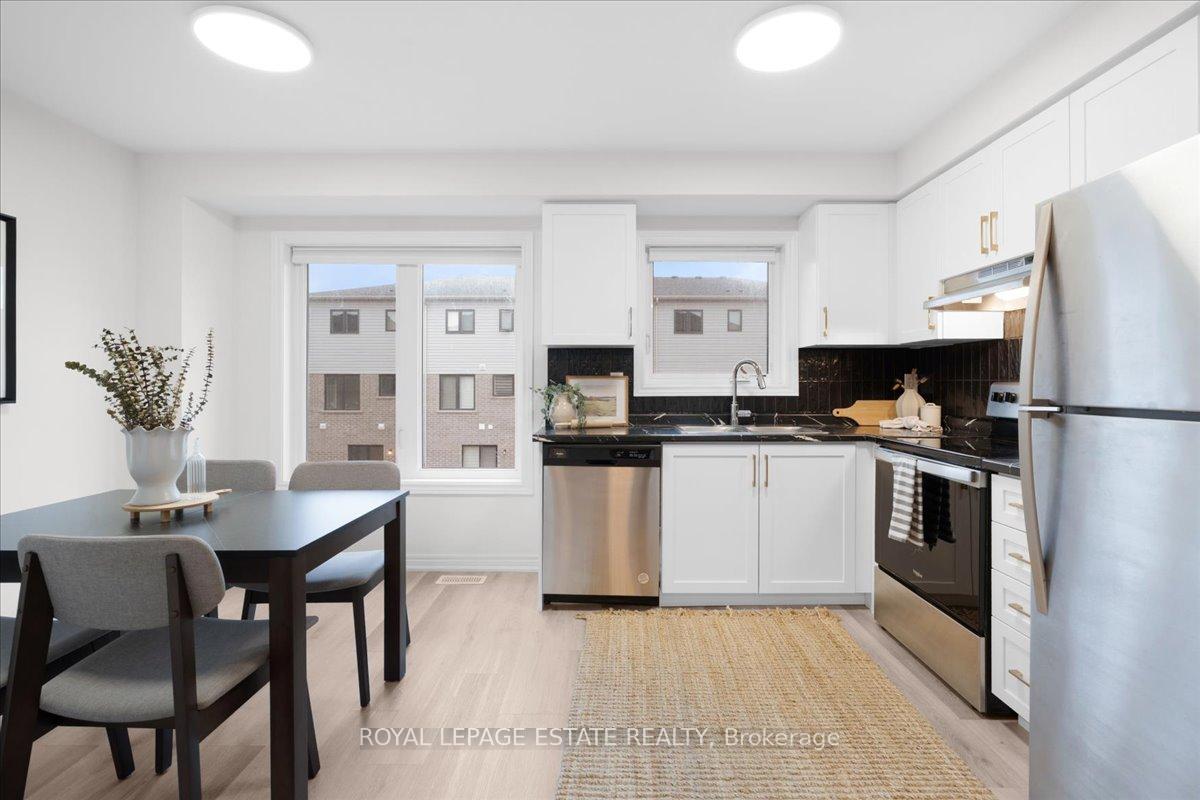3 Bedrooms Condo at 39 Radison, Hamilton For sale