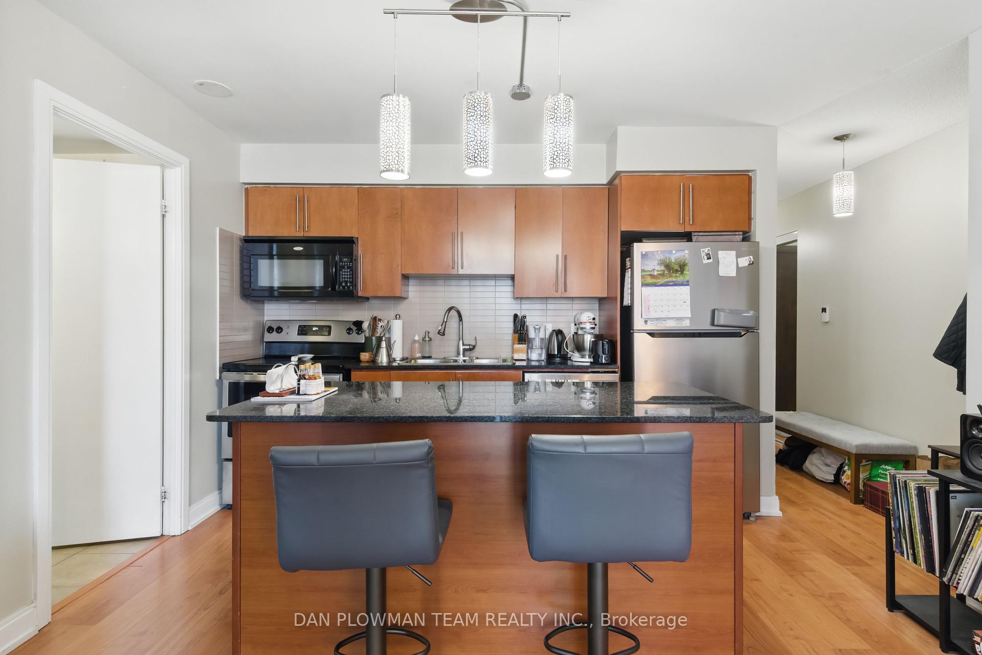 1 Bedroom Condo at 35 Viking, Toronto For sale