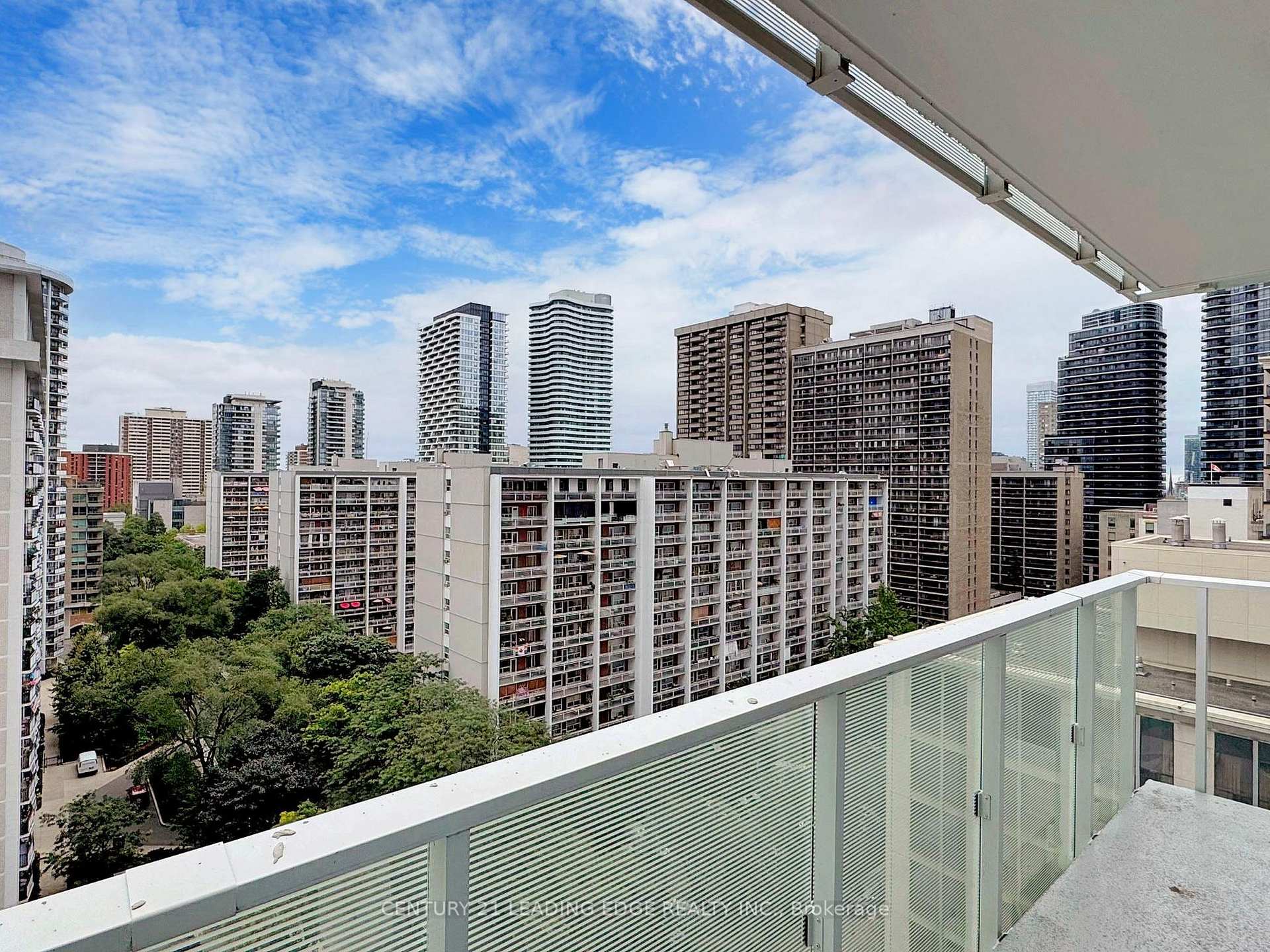 3 Bedrooms Condo at 501 Yonge, Toronto For sale