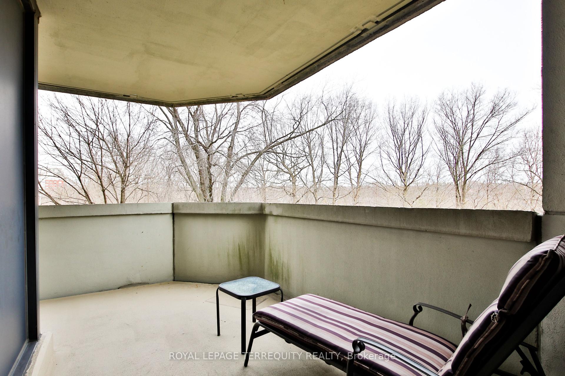 2 Bedrooms Condo at 75 Wynford Heights, Toronto For sale