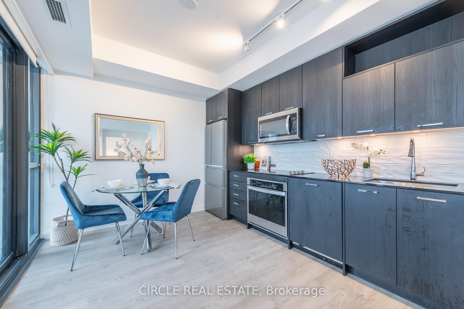 2 Bedrooms Condo at 120 Eagle Rock,  Vaughan For sale