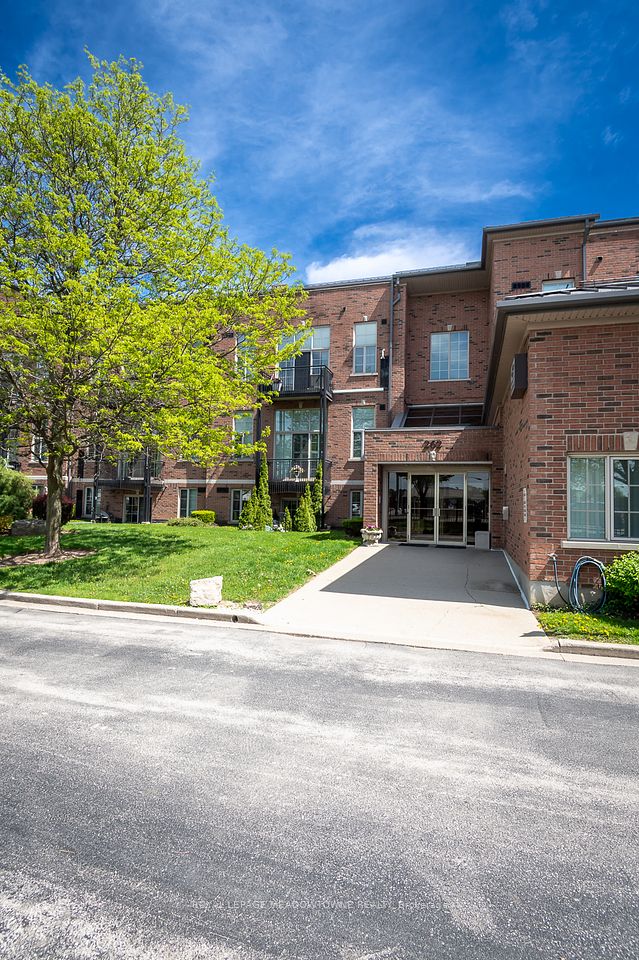 262 Dundas