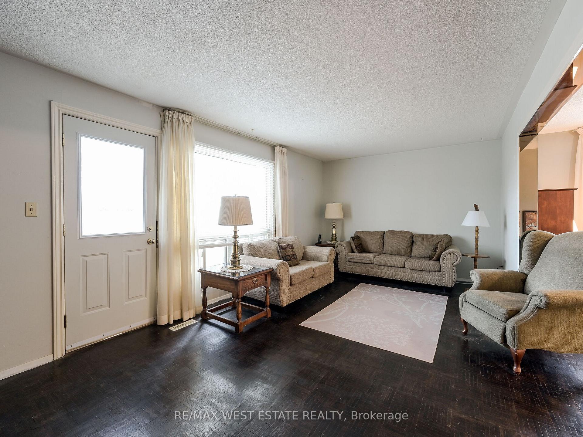 4 Bedrooms Condo at 3665 Flamewood,  Mississauga For sale