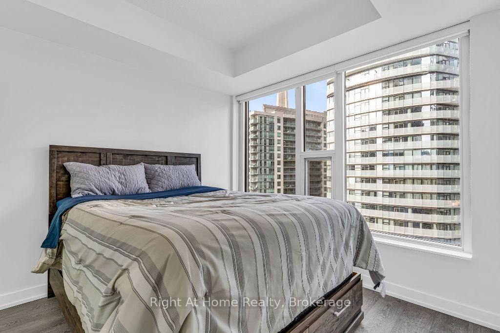1 Bedroom Condo at 10 York,  Toronto For sale