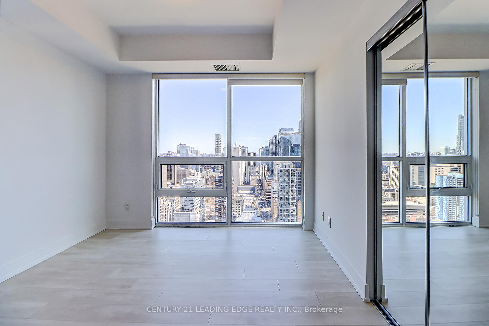3 Bedrooms Condo at 318 Richmond,  Toronto For sale