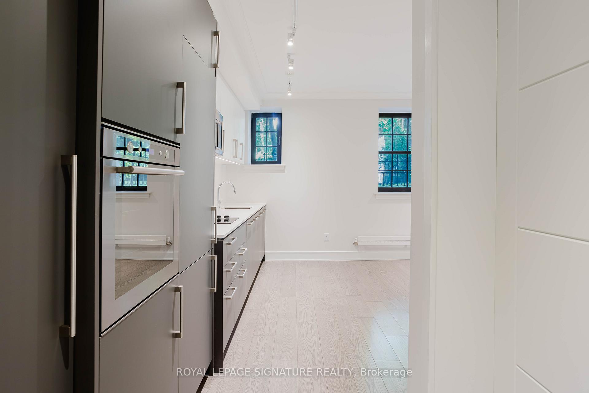 #117 - 2 Clarendon Avenue, Toronto Unit: 117