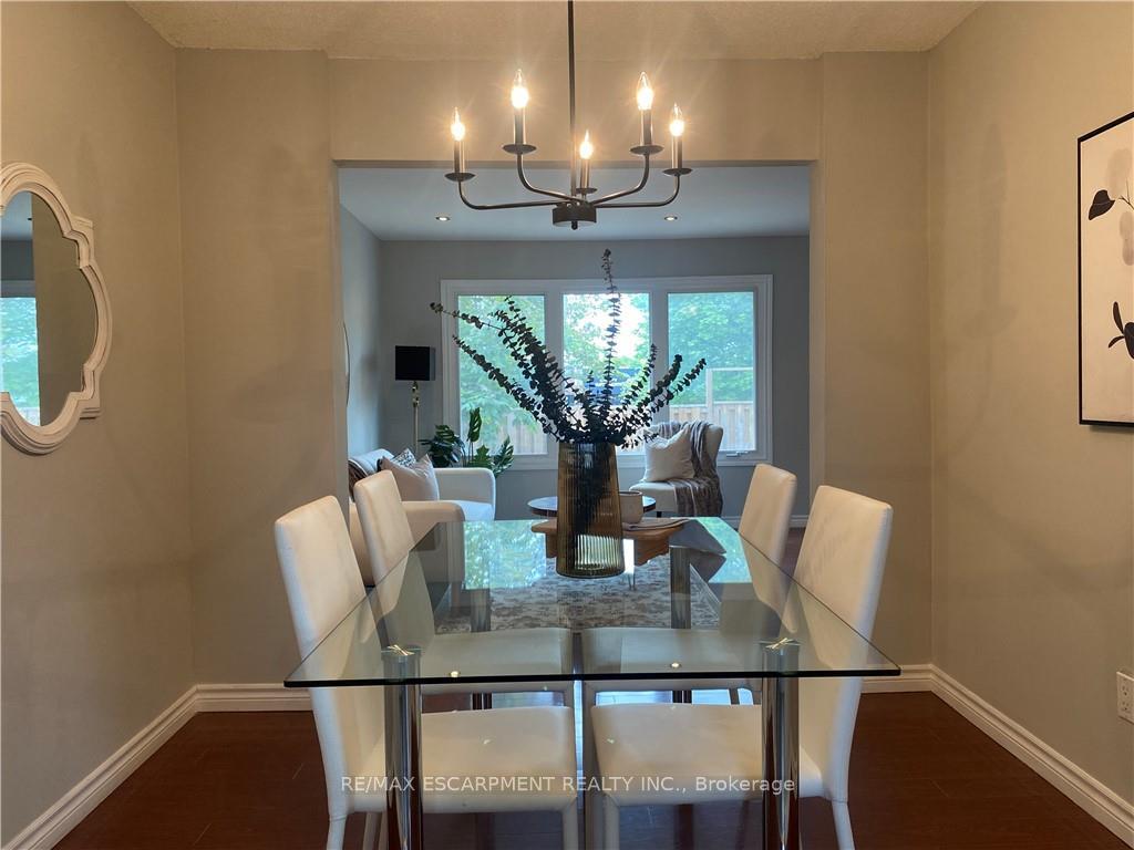 3 Bedrooms Condo at 1025 Upper Gage, Hamilton For sale
