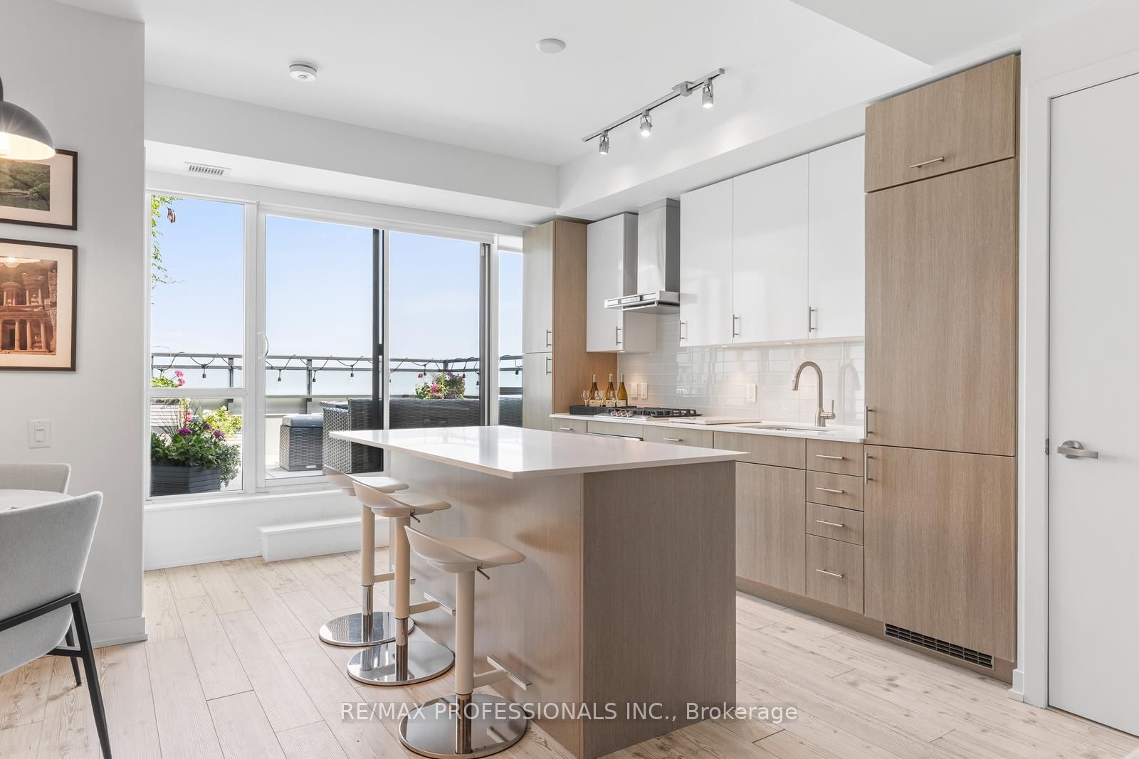 38 Howard Park, #714
