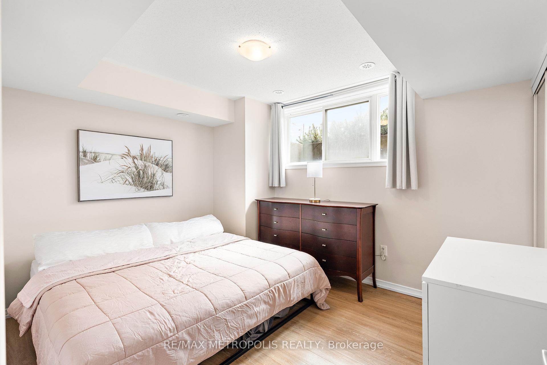 2 Bedrooms Condo at 24 Fieldway, Toronto For sale