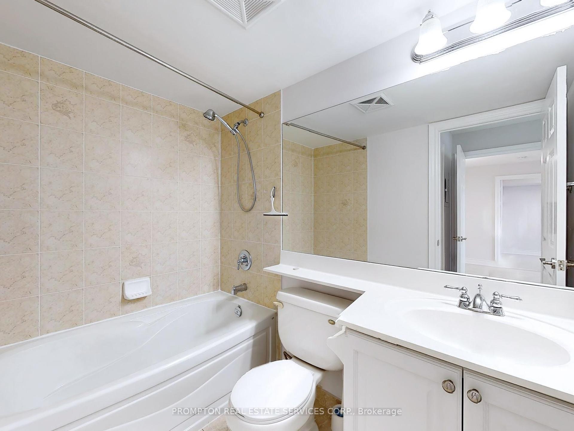 2 Bedrooms Condo at 15 Greenview, Toronto For sale