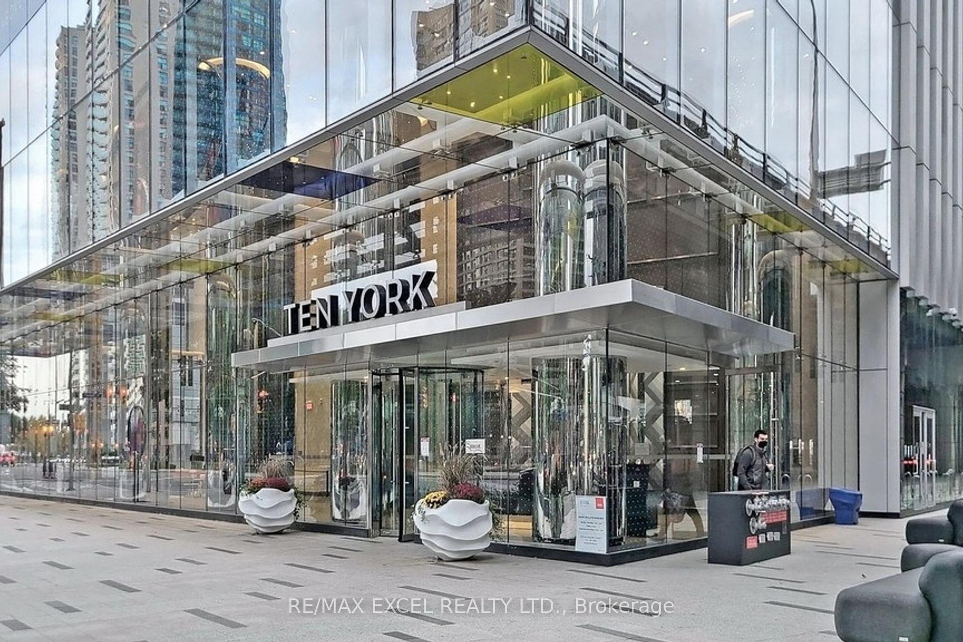 2 Bedrooms Condo at 10 York, Toronto For sale