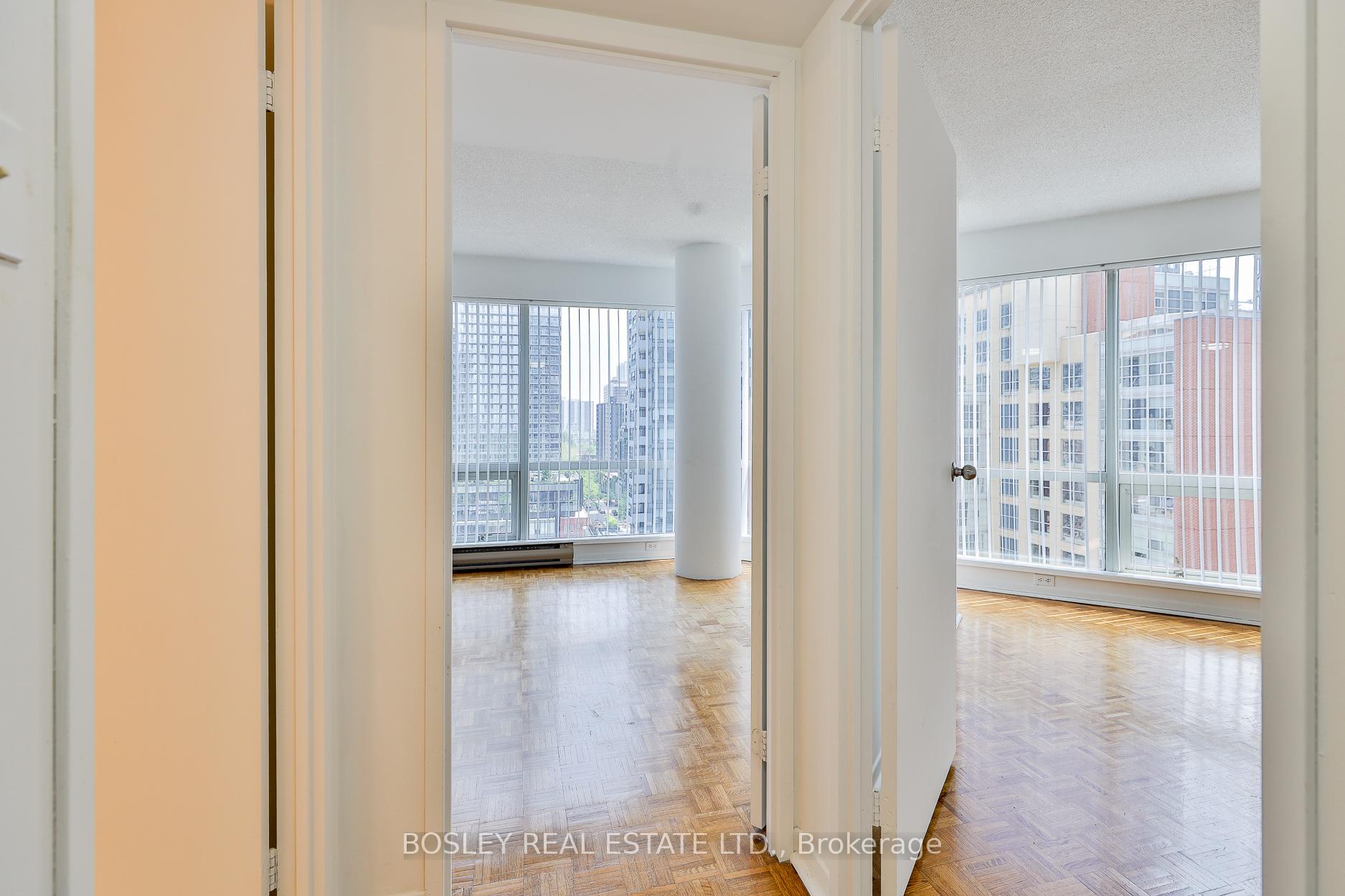 2 Bedrooms Condo at 1001 Bay, Toronto For sale