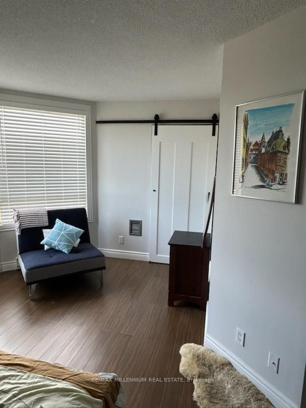 2 Bedrooms Condo at 61 Markbrook, Toronto For sale