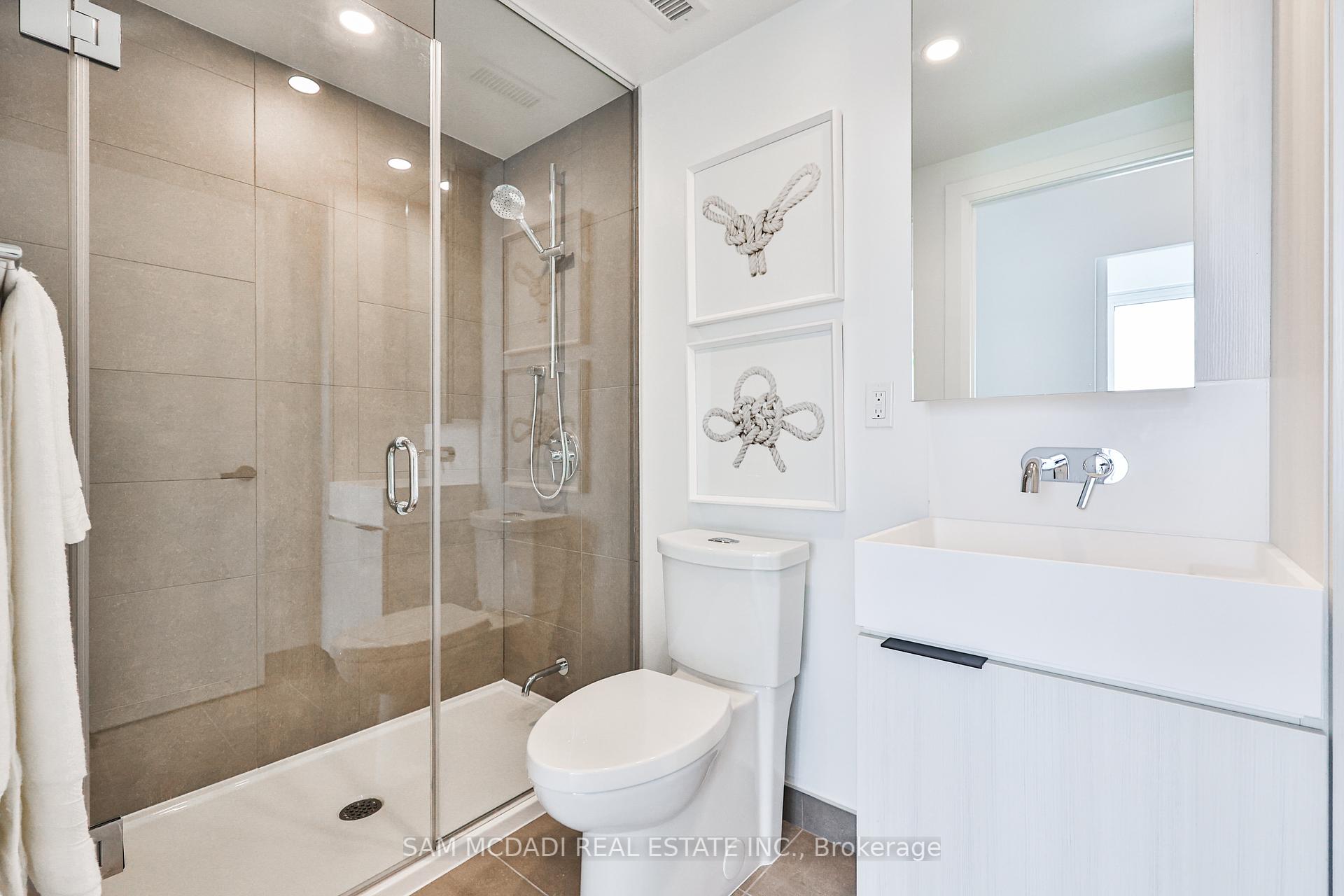 3 Bedrooms Condo at 370 Martha, Burlington For sale