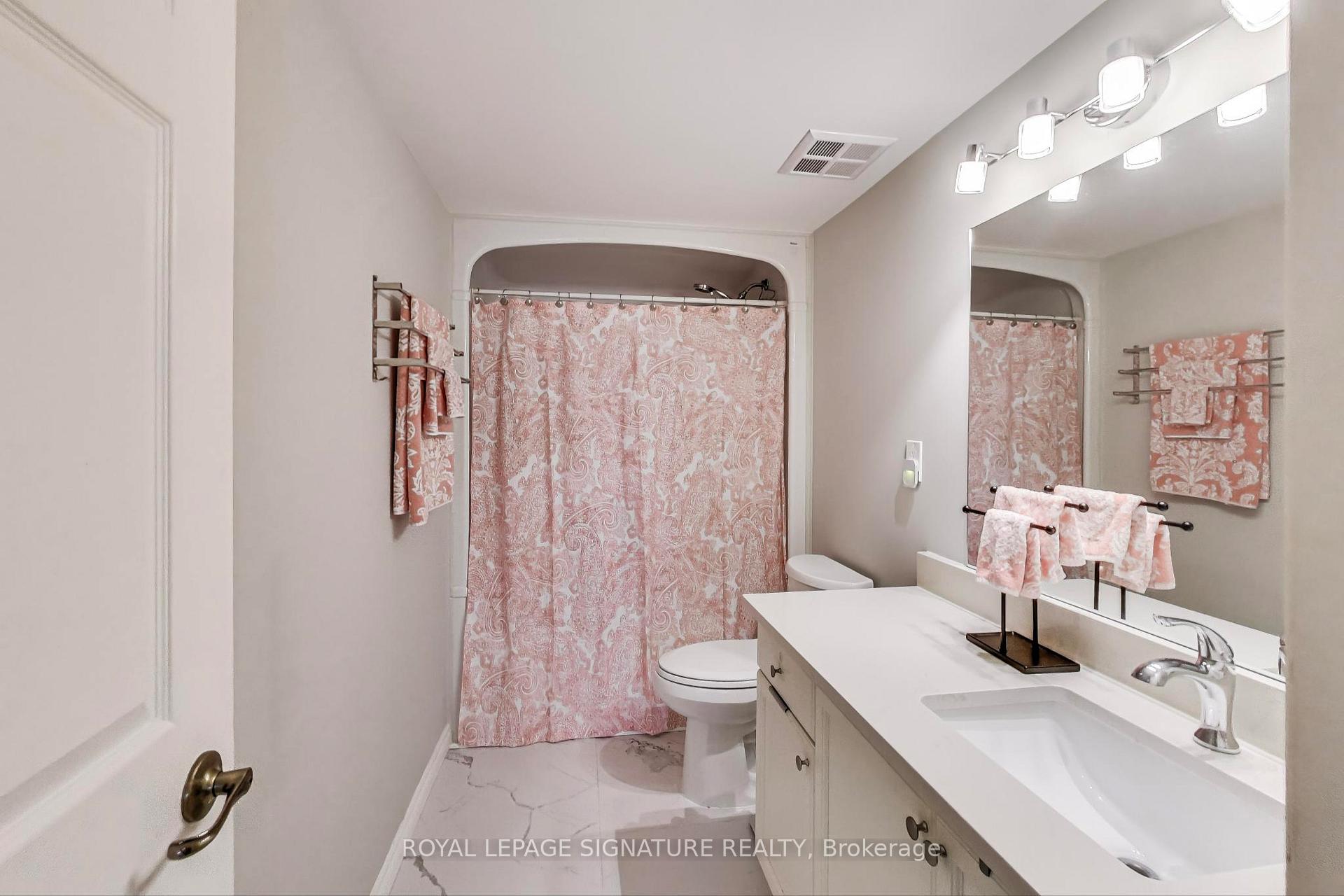 3 Bedrooms Condo at 1460 Bishops, Oakville For sale