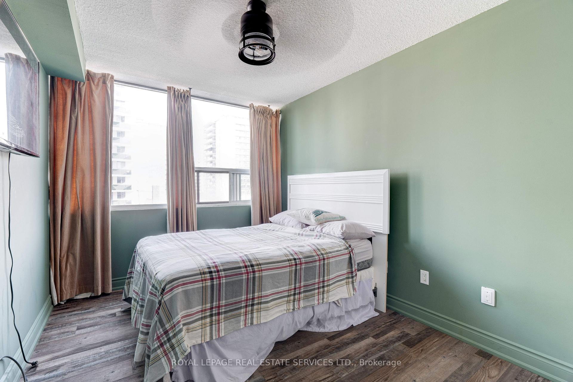 2 Bedrooms Condo at 120 Duke,  Hamilton For sale