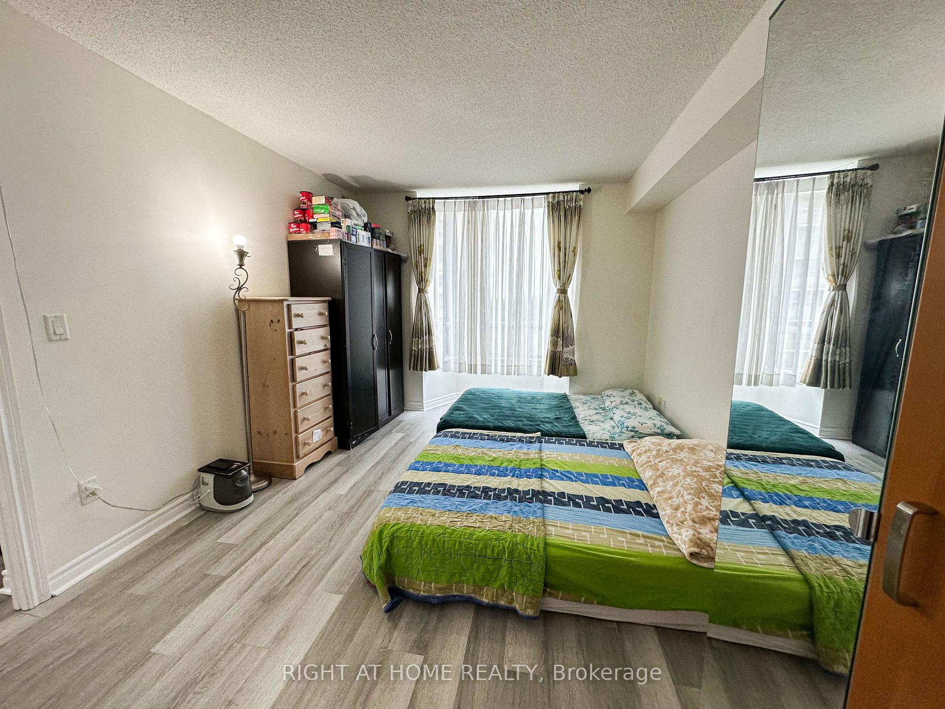 3 Bedrooms Condo at 2088 Lawrence, Toronto For sale
