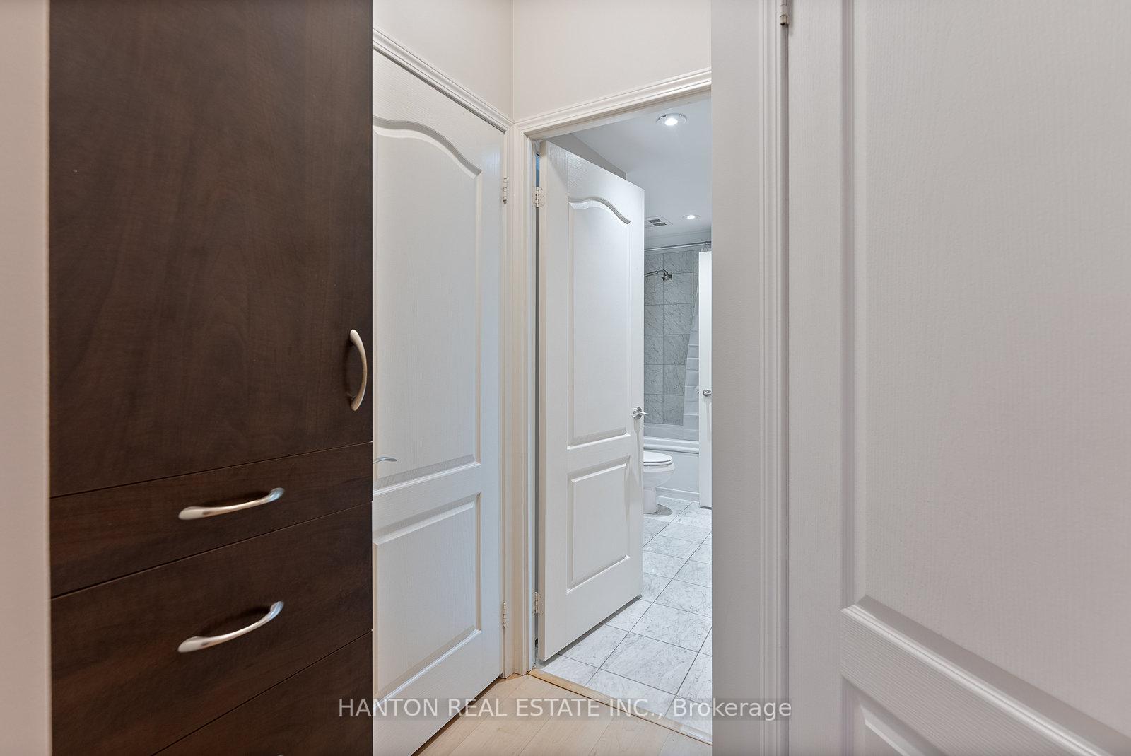 2 Bedrooms Condo at 77 Mcmurrich,  Toronto For sale