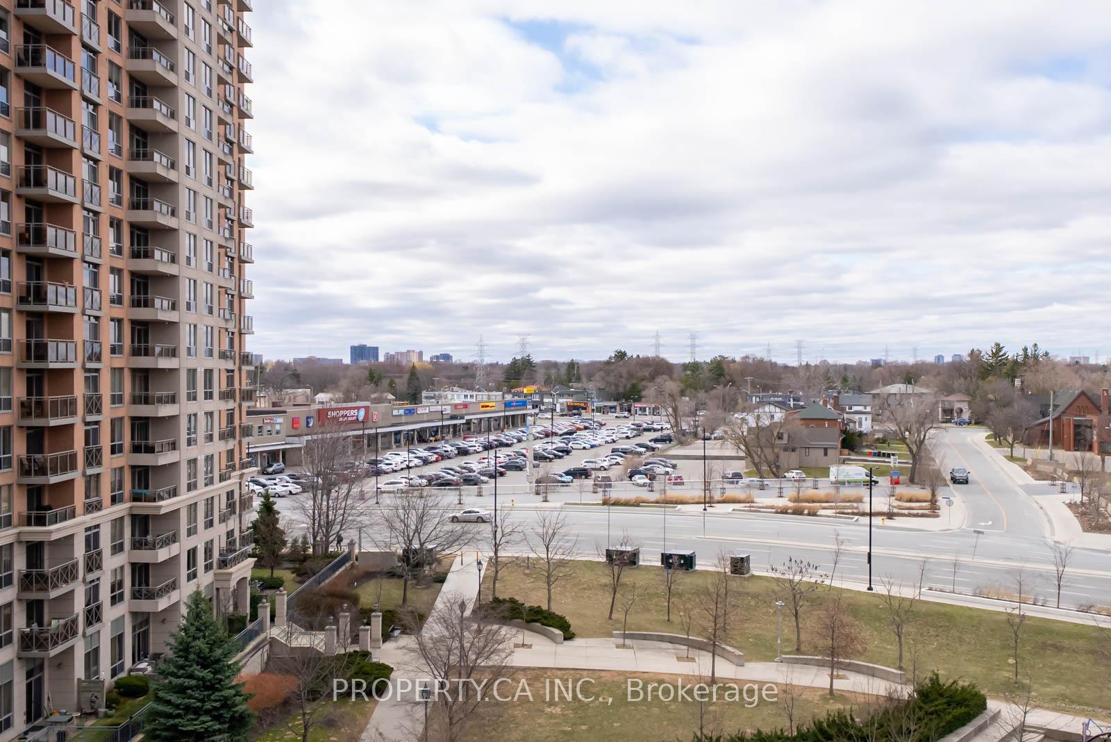 2 Bedrooms Condo at 15 Viking, Toronto For sale