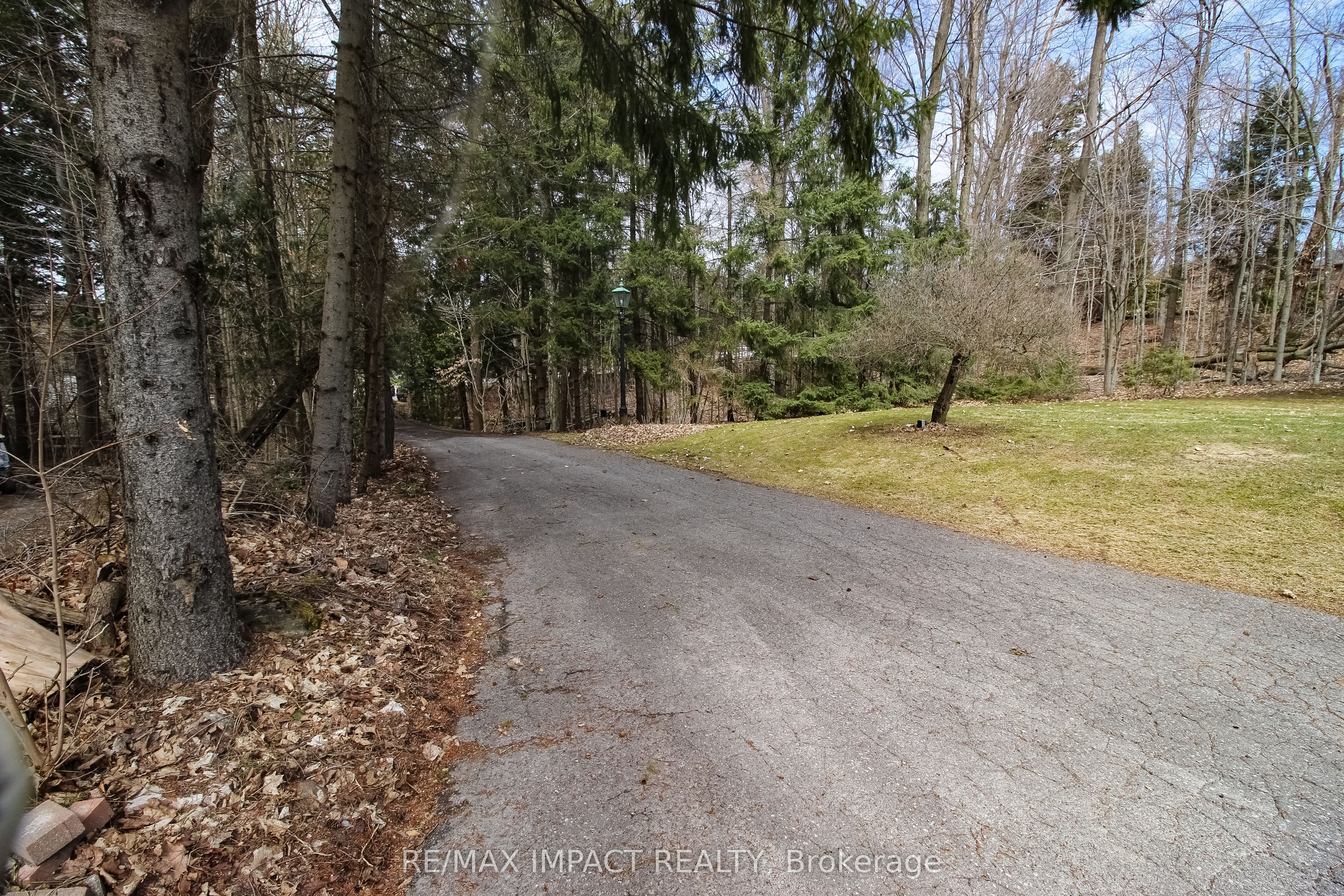 215 Raglan Road W