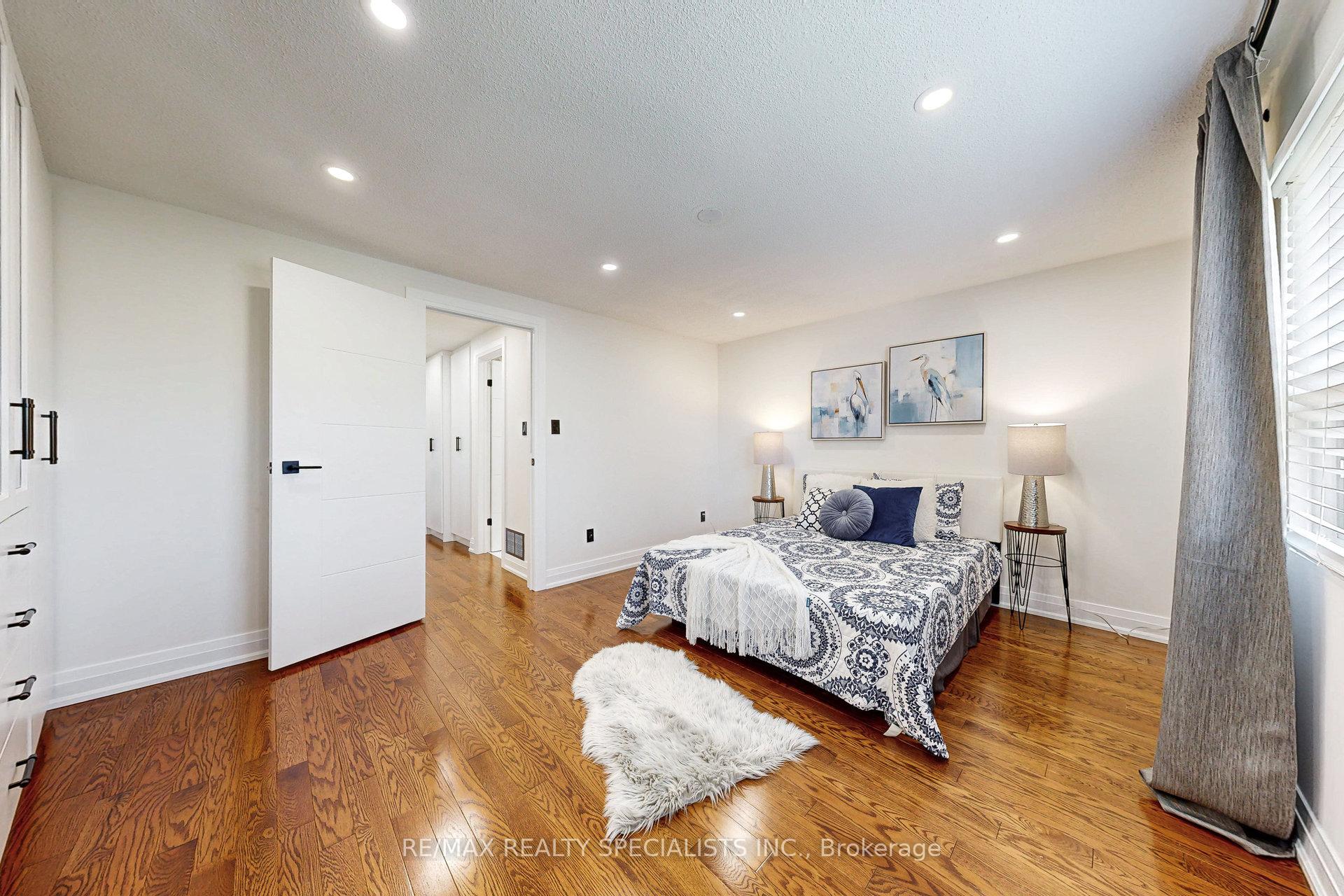 3 Bedrooms Condo at 2035 Asta, Mississauga For sale