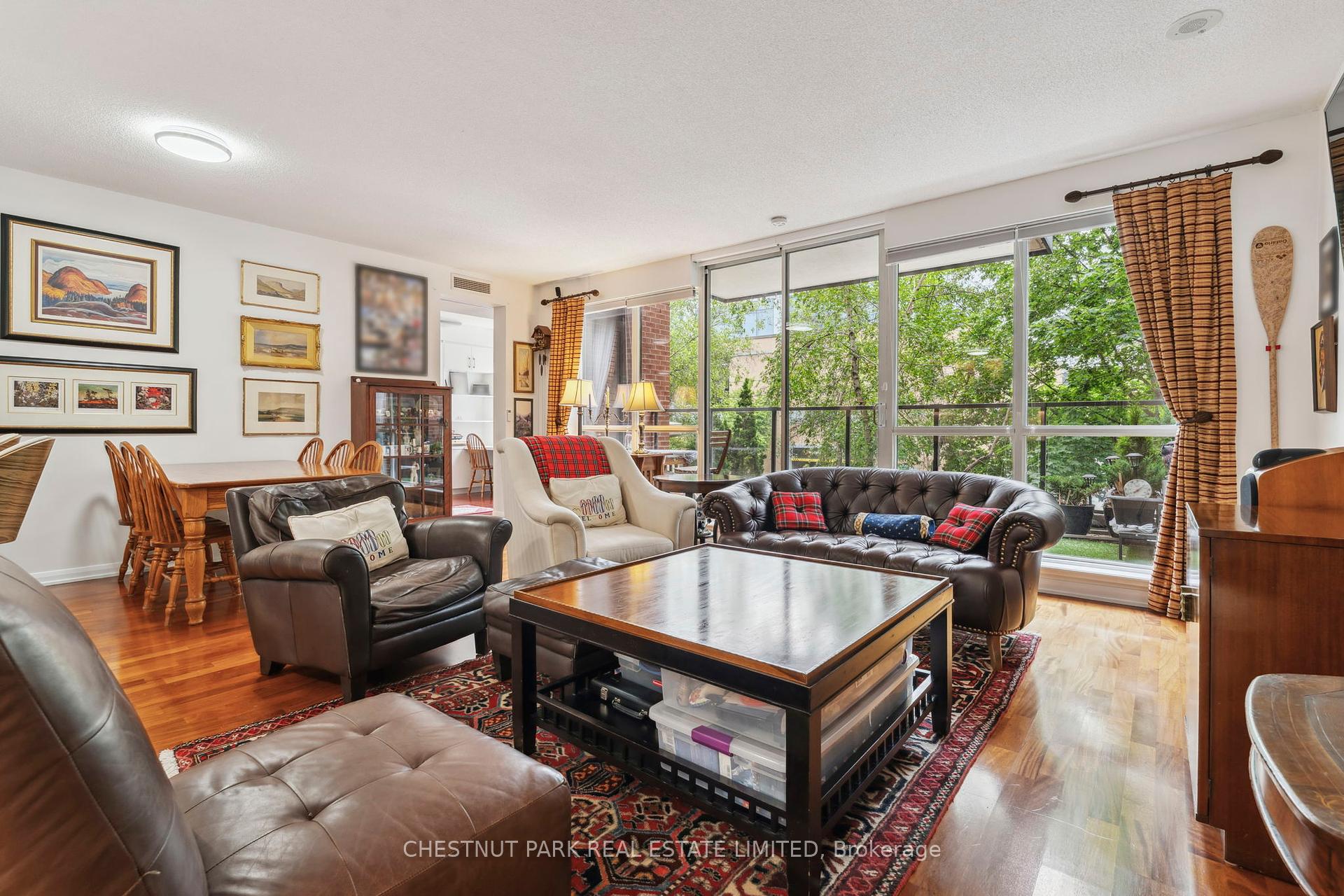 3 Bedrooms Condo at 11 Soho, Toronto For sale