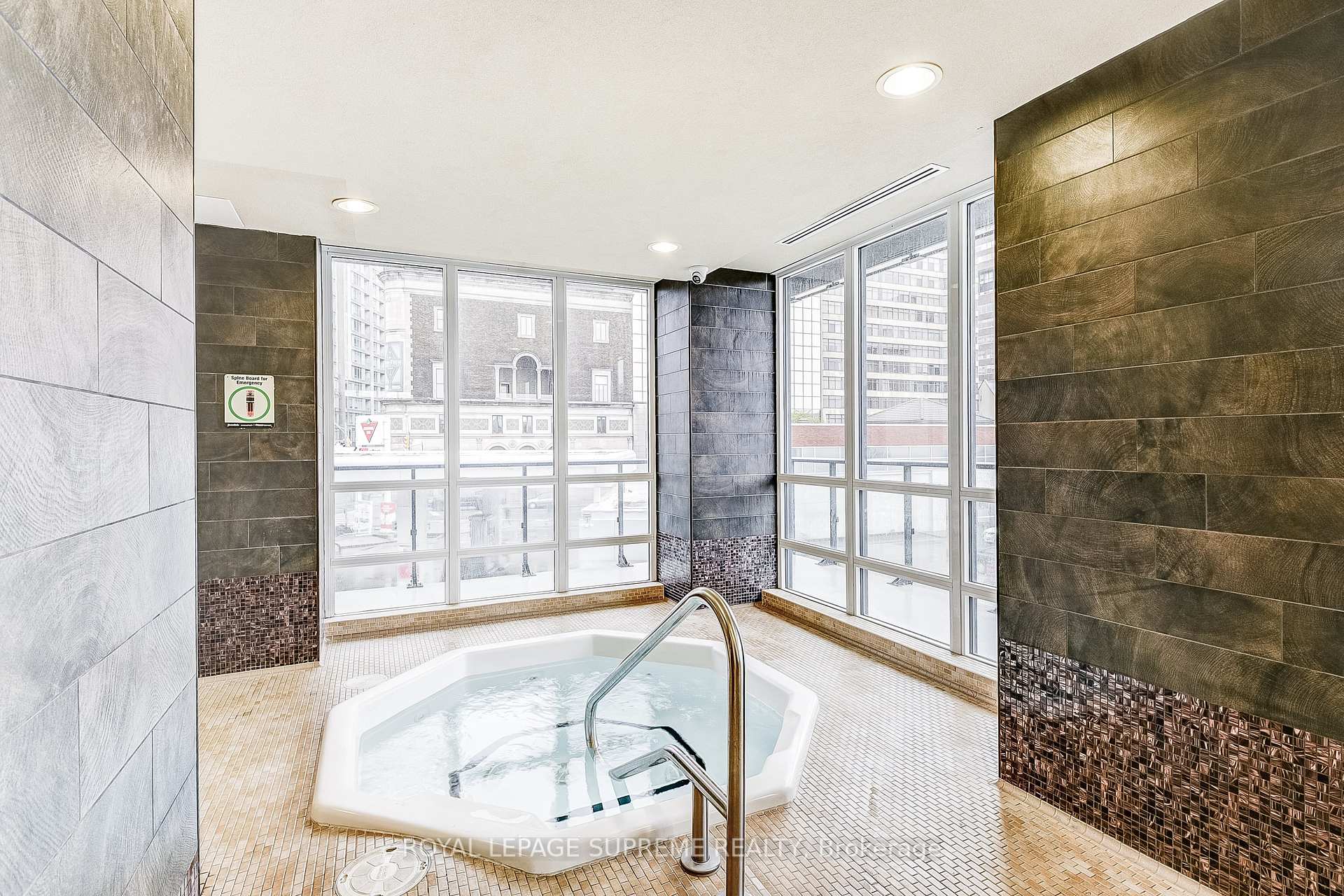 2 Bedrooms Condo at 825 Church, Toronto For sale