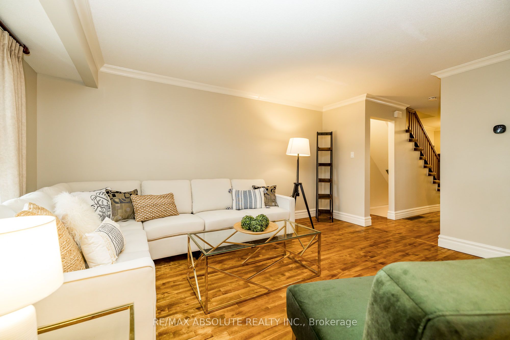 2581 Flannery Drive, BillingsBridgeRiversideParkandArea, ON K1V 8M4