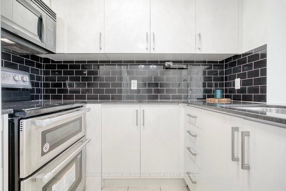 3 Bedrooms Condo at 5791 Yonge, Toronto For sale