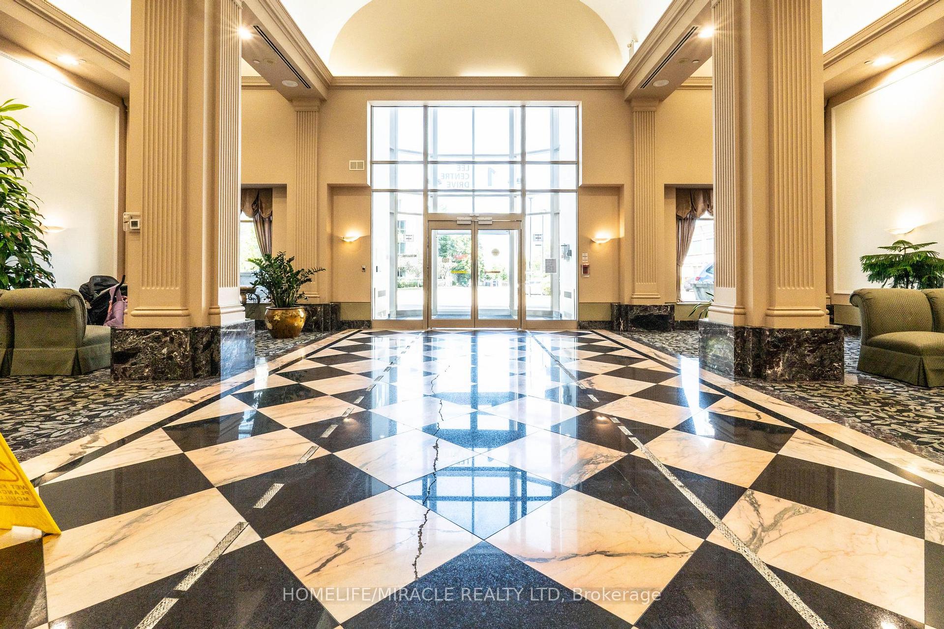 2 Bedrooms Condo at 1 Lee Centre, Toronto For sale